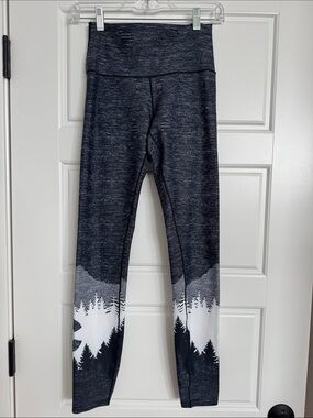 High-Waist Women's Black Gray Leggings with Mountain Print
